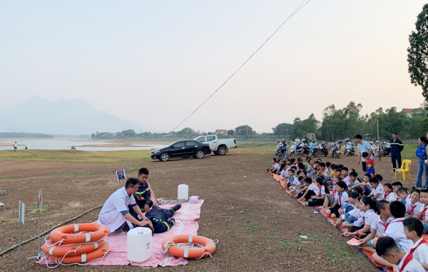  Hướng dẫn kỹ năng chống đuối nước với học sinh ngay tại các ao, hồ mùa hè -0