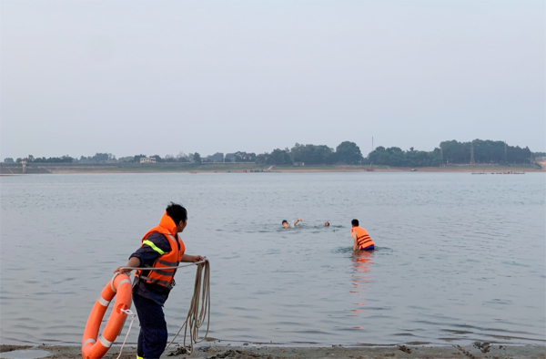  Hướng dẫn kỹ năng chống đuối nước với học sinh ngay tại các ao, hồ mùa hè -0