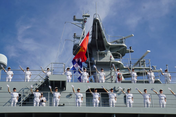 Tàu huấn luyện Hải quân Trung Quốc thăm hữu nghị Đà Nẵng -1
