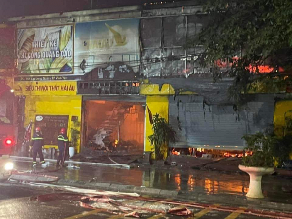 Huy động 60 lượt Cảnh sát chữa cháy chợ Khai Quang -0