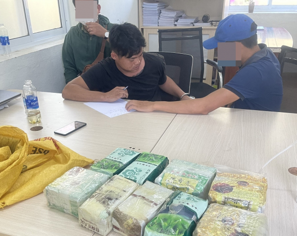 Bắt quả tang nhóm đối tượng đưa 9kg ma túy từ Quảng Trị vào Đà Nẵng -0