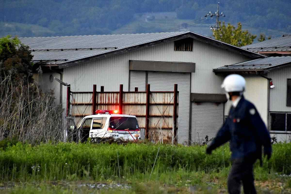 Nhật Bản yêu cầu người dân ở trong nhà sau vụ tấn công bằng dao gây rúng động -0