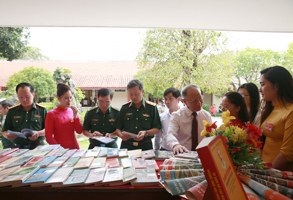 Phát huy giá trị Di tích Chủ tịch Hồ Chí Minh vào giáo dục chính trị -1