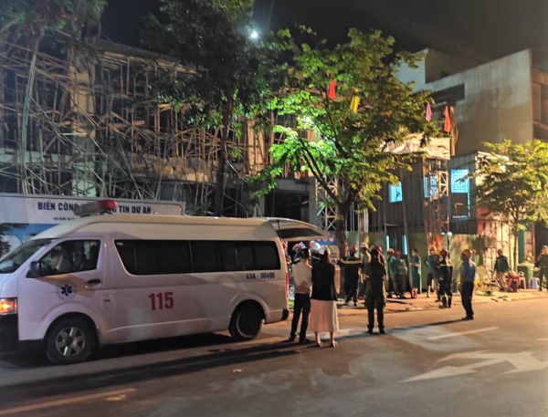 Sập giàn giáo công trình tại Đà Nẵng khiến 5 người thương vong -0