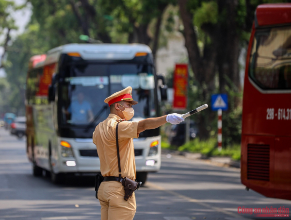 Traffic Police strive to ensure traffic safety despite intensive heat -0