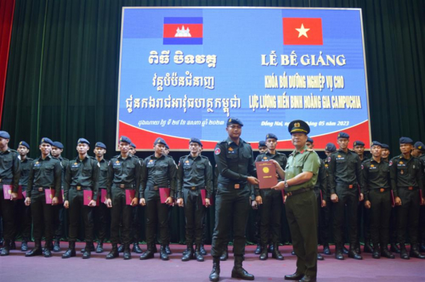 Security College I closes refresher course for Cambodian Royal Gendarmerie officers -0