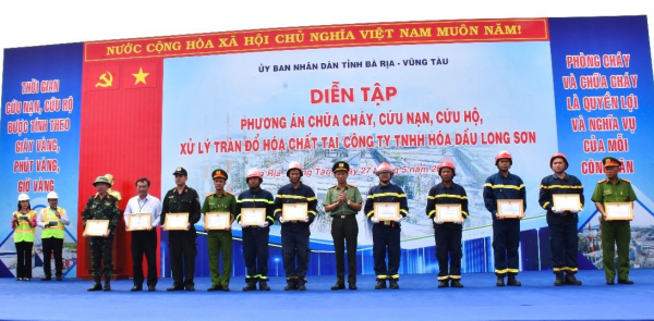 Bà Rịa-Vũng Tàu: Hơn 500 người diễn tập chữa cháy, cứu nạn, cứu hộ, xử lý tràn đổ hóa chất -0