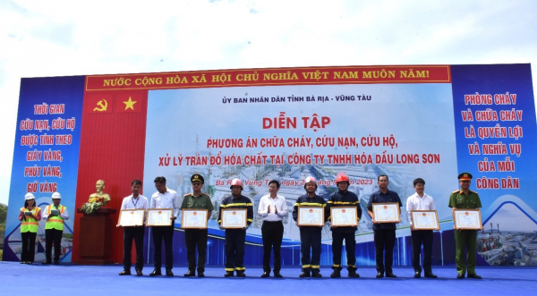 Bà Rịa-Vũng Tàu: Hơn 500 người diễn tập chữa cháy, cứu nạn, cứu hộ, xử lý tràn đổ hóa chất -0
