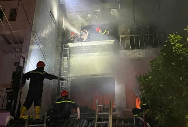 Hai nạn nhân trong vụ cháy nhà tại quận Tân Phú bị bỏng rất nặng, nguy kịch -0