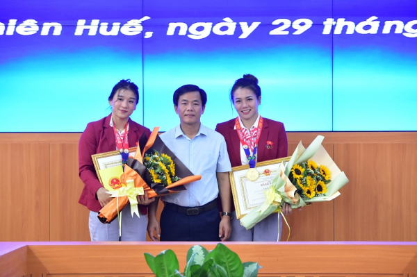Hai chị em ruột ở Huế đoạt huy chương Vàng môn Vật tự do tại SEA Games 32 -0