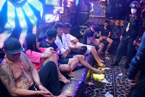Phát hiện 41 người dương tính với ma túy tại quán karaoke ở Bình Phước -0