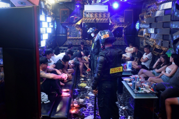 Phát hiện 41 người dương tính với ma túy tại quán karaoke ở Bình Phước -0