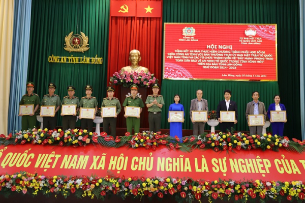 Phát huy sức mạnh quần chúng để giữ vững ANTT -0