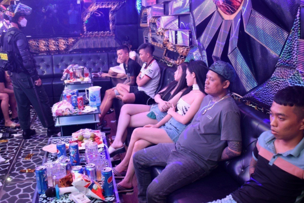Phát hiện 41 người dương tính với ma túy tại quán karaoke ở Bình Phước -1