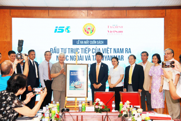 Lần đầu tiên có sách về đầu tư trực tiếp của Việt Nam ra nước ngoài  -0
