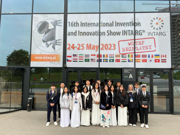 Đoàn học sinh Việt Nam đạt thành tích cao tại cuộc thi Khoa học kỹ thuật phát minh sáng chế quốc tế INTARG -0