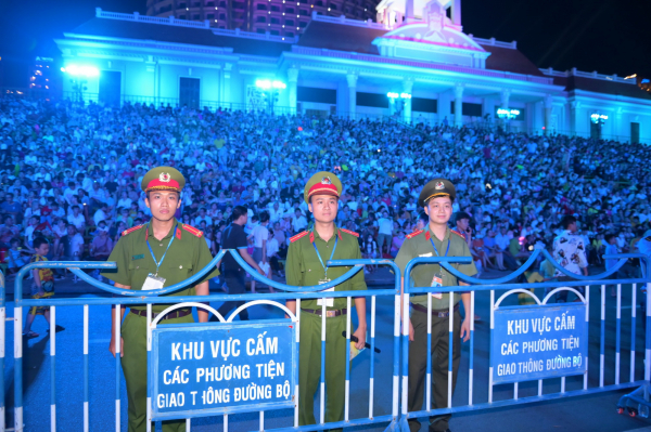 Khai mạc Festival biển Nha Trang – Khánh Hòa lần thứ 10:  Rực rỡ sắc màu và nghệ thuật ánh sáng -0
