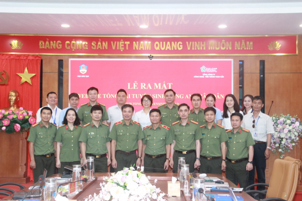 Ra mắt website Tongdaituyensinhcand.vn  -0