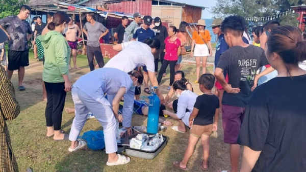 4 nữ nạn nhân cao tuổi đuối nước ở biển Quan Lạn, 1 người tử vong -0