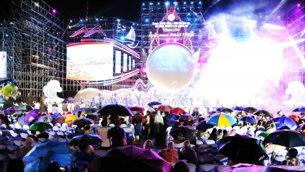 Bế mạc Festival biển Nha Trang – Khánh Hòa năm 2023 trong đêm mưa -0