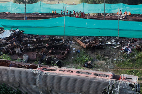 Hậu thảm kịch tàu hỏa Ấn Độ, hơn 100 thi thể vẫn chưa có người nhận -0