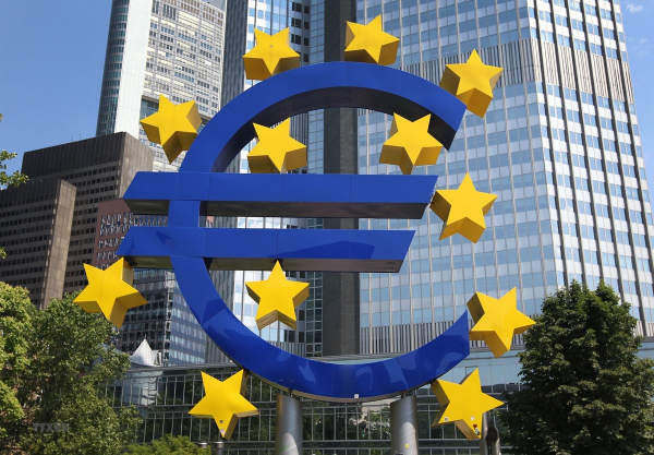 Eurozone rơi vào suy thoái sau hai quý tăng trưởng âm liên tiếp  -0