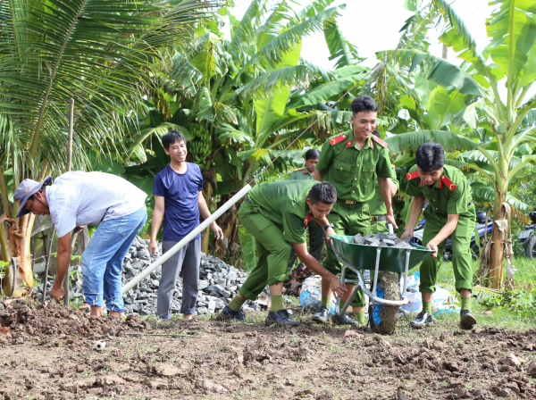 Đẩy nhanh tiến độ xây dựng nhà cho hộ nghèo đồng bào Khmer -5