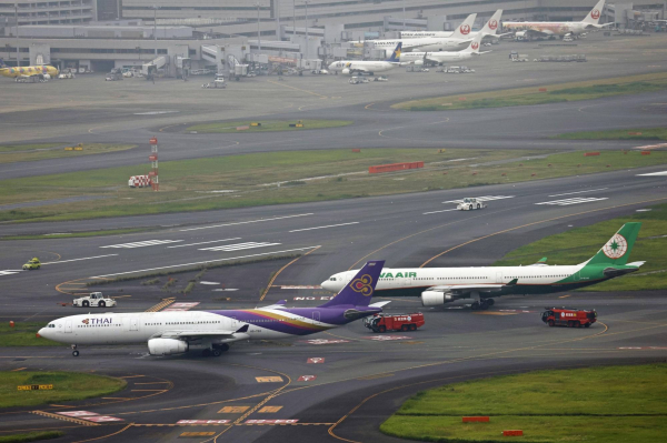 Sân bay Nhật Bản gặp sự cố va chạm hi hữu trên đường băng -0
