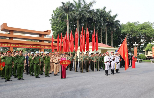 Công an tỉnh Ninh Bình tổ chức lễ ra quân -1