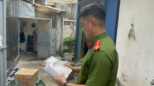 Thu giữ hơn 5.000 sản phẩm là thiết bị điện không rõ nguồn gốc xuất xứ -0