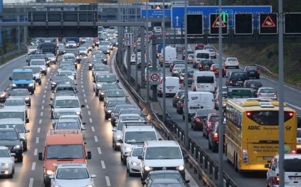 Ba Lan kháng nghị EU việc cấm xe chạy nhiên liệu hóa thạch -0