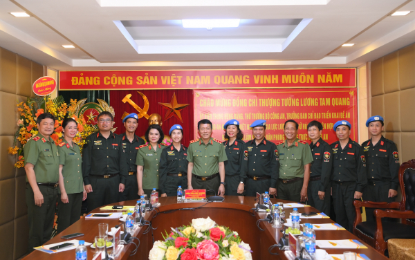 Thứ trưởng Lương Tam Quang gặp mặt Tổ công tác thực hiện nhiệm vụ tại phái bộ Nam Sudan -0