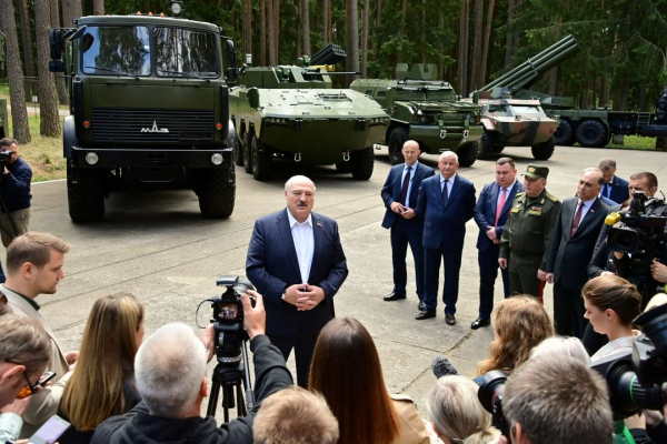 Belarus công khai sức mạnh vũ khí hạt nhân chiến thuật từ Nga -0