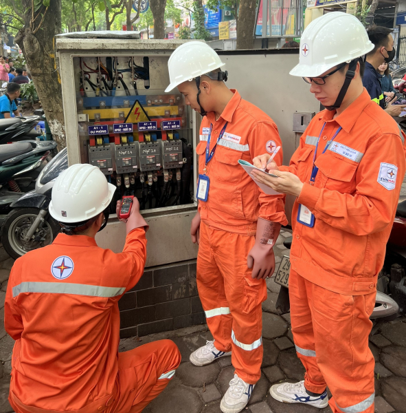 EVN Hà Nội đảm bảo điện an toàn và liên tục phục vụ cho 201 điểm thi tại Hà Nội -0