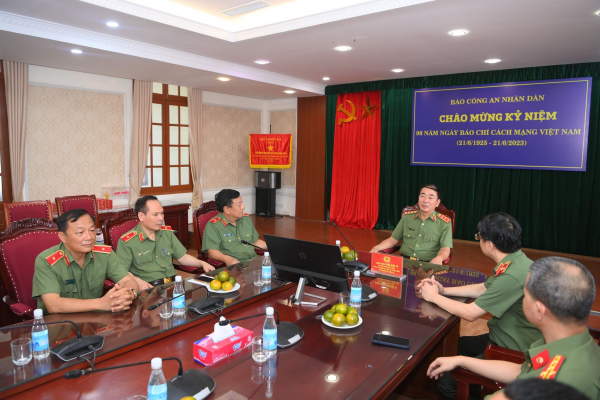 Thứ trưởng Trần Quốc Tỏ chúc mừng Báo CAND nhân kỷ niệm 98 năm Ngày Báo chí Cách mạng Việt Nam -0