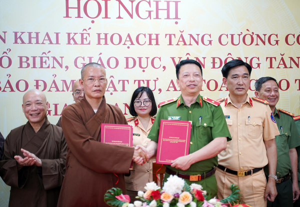 CSGT Thủ đô và Giáo hội Phật giáo Việt Nam TP Hà Nội phối hợp bảo đảm ATGT -0