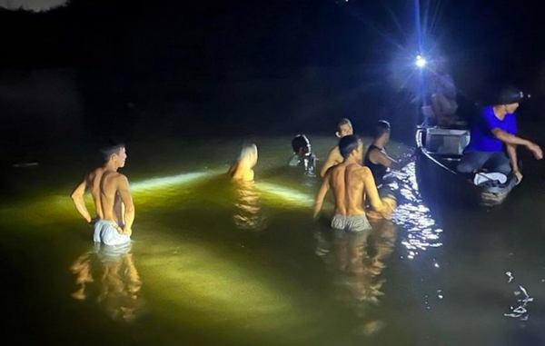 Đi tắm sông Trà Bồng, 3 ông cháu đuối nước thương tâm -0