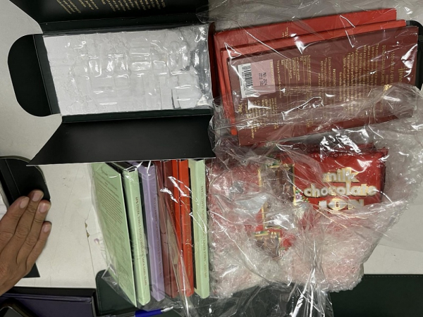 Phát hiện 1,9 kg ketamin gửi từ Anh về Việt Nam qua đường hàng không -0
