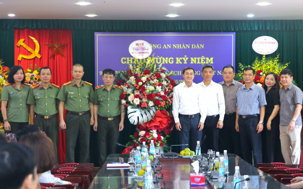 Lãnh đạo các ban, bộ, ngành thăm, chúc mừng Báo CAND nhân Ngày Báo chí Cách mạng Việt Nam -0
