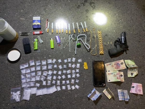 Tổ tuần tra Cảnh sát cơ động bắt đối tượng mua bán ma túy có mang theo súng đạn -0