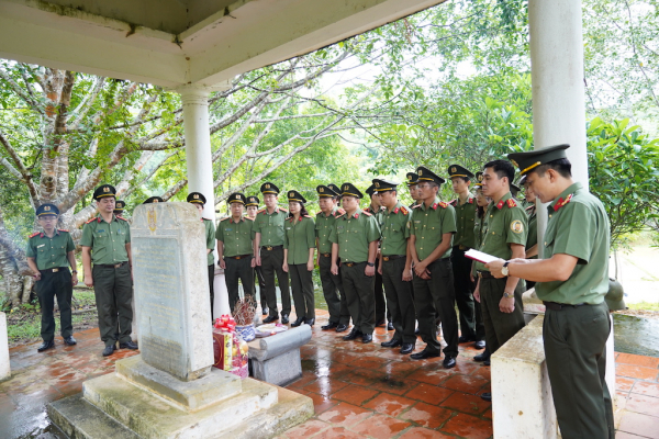 Cụm thi đua số 2, Bộ Công an tổ chức hoạt động về nguồn  -0