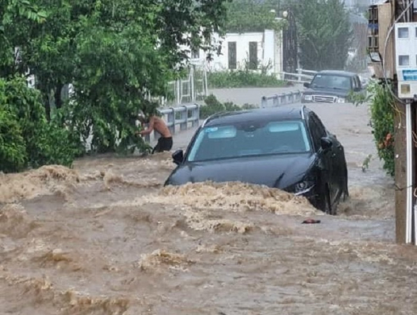 Mưa lớn ở Đà Lạt gây ngập lụt cục bộ, hư hỏng nhiều tài sản người dân -0