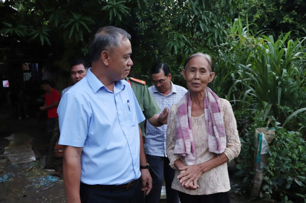 Local police step up progress of building houses for needy Khmer people in Soc Trang  -0