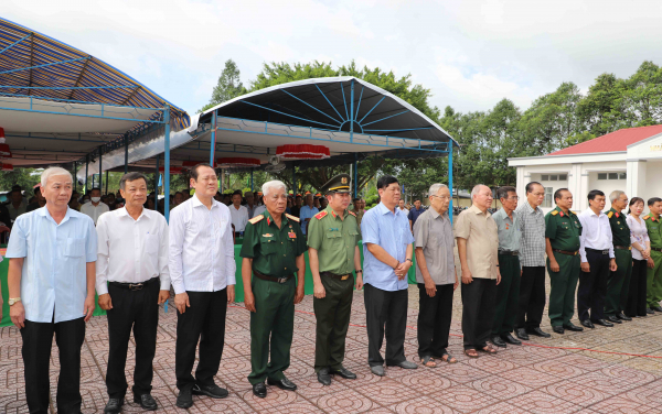 Công an tỉnh Quảng Ninh tặng quà gia đình chính sách nhân kỷ niệm 59 năm ngày thành lập Tiểu đoàn Tây Đô -0