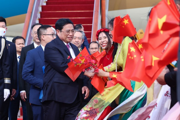 Thủ tướng Phạm Minh Chính tới Bắc Kinh, bắt đầu thăm chính thức Trung Quốc và dự Diễn đàn Kinh tế thế giới -4