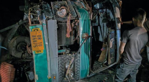 Hai xe buýt va chạm trực diện ở Ấn Độ khiến 10 người thiệt mạng -0