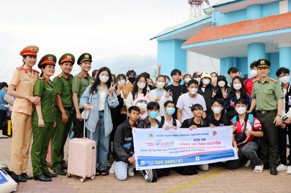 Tuổi trẻ Công an tỉnh Kiên Giang với nhiều hoạt động thiết thực hỗ trợ thí sinh -0