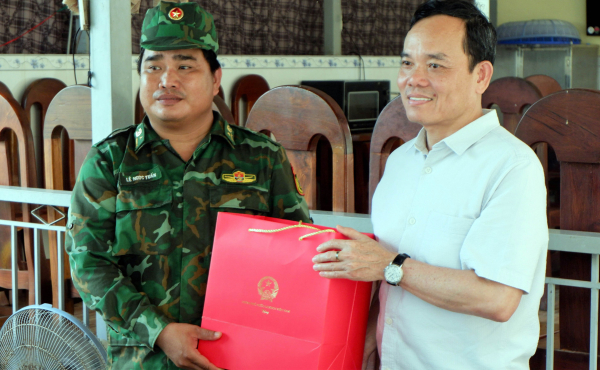 Phó Thủ tướng Chính phủ Trần Lưu Quang kiểm tra công tác phòng, chống buôn lậu trên tuyến biên giới An Giang -0