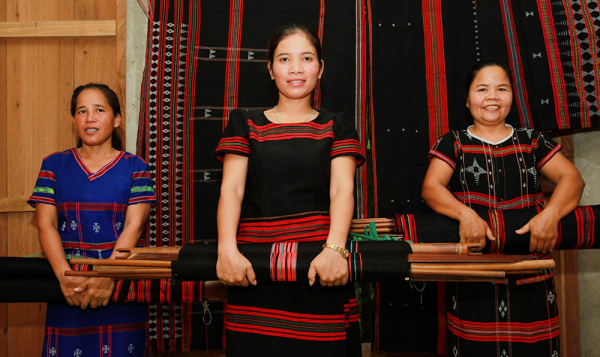 Đồng bào thiểu số ở Pire vươn lên từ nghèo khó -0
