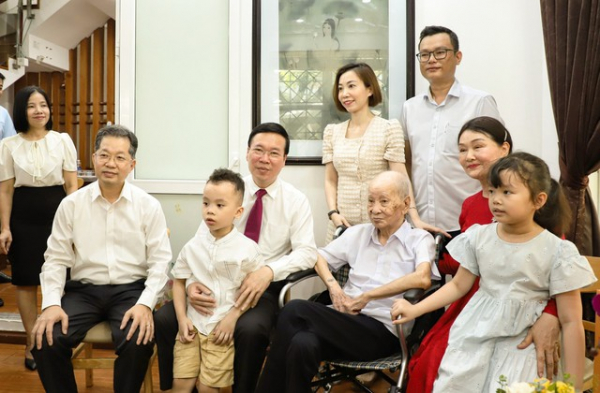 Chủ tịch nước Võ Văn Thưởng thăm gia đình văn hóa tiêu biểu tại Đà Nẵng -0